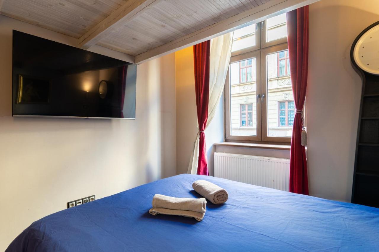 Lilly Apartment Main Train Station Old Town By The Castle Suites Krakow Cracóvia Exterior foto